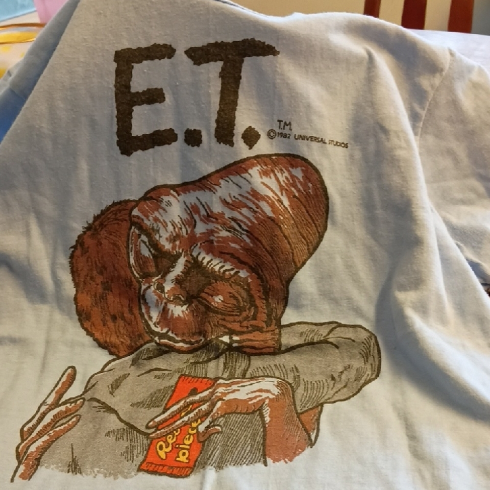 E.T. & Elliot Hug Graphic T-Shirt Lt Blue, Reeses Pieces,  Sz S, Vintage